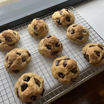 Pumpkin and dark chocolate cookies