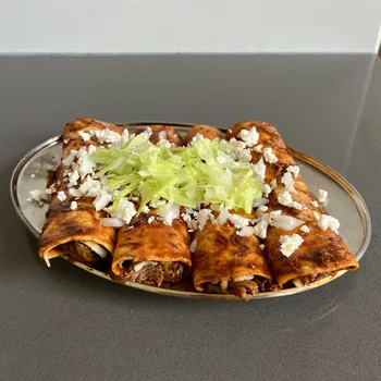 Red beef enchiladas (enchiladas rojas)